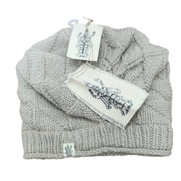 Nirvanna Designs Women’s Gray Merino Wool Knit Beanie Fleece Lined Made in Nepal